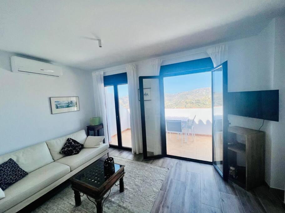 Atico Con Increibles Vistas A Las Montanas Y Mar Frigiliana Extérieur photo